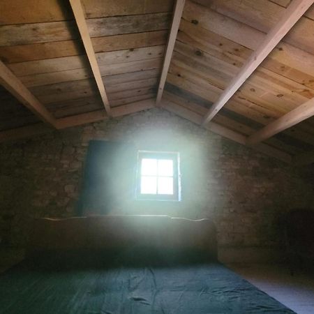 Nuit Insolite, Chambre Au Dessus D'Une Etable La Chapelle-Themer Eksteriør bilde