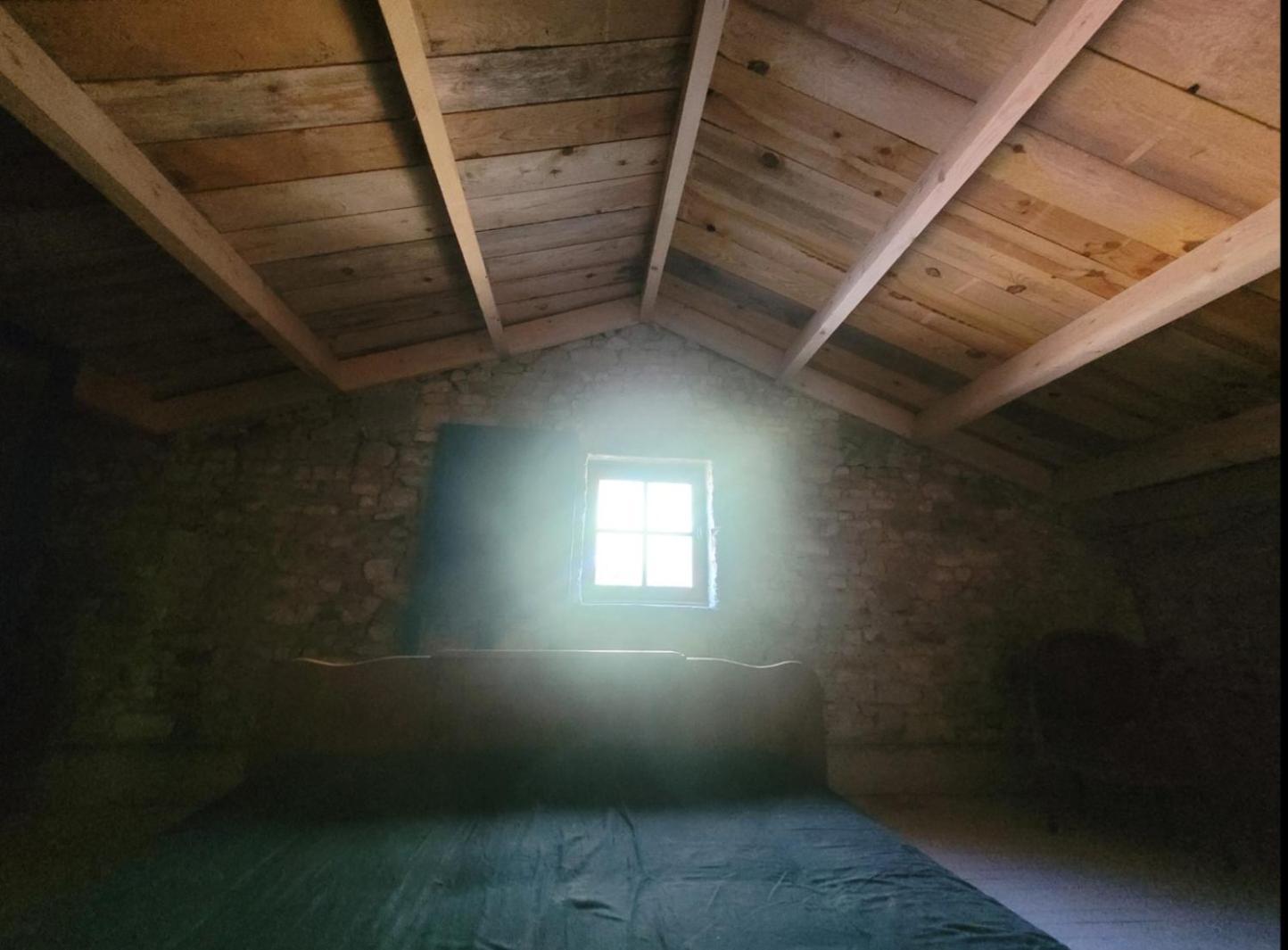Nuit Insolite, Chambre Au Dessus D'Une Etable La Chapelle-Themer Eksteriør bilde