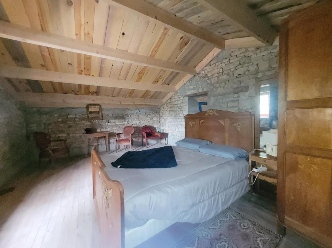 Nuit Insolite, Chambre Au Dessus D'Une Etable La Chapelle-Themer Eksteriør bilde