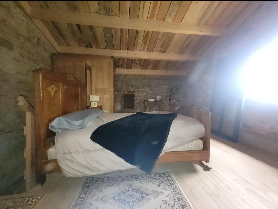 Nuit Insolite, Chambre Au Dessus D'Une Etable La Chapelle-Themer Eksteriør bilde