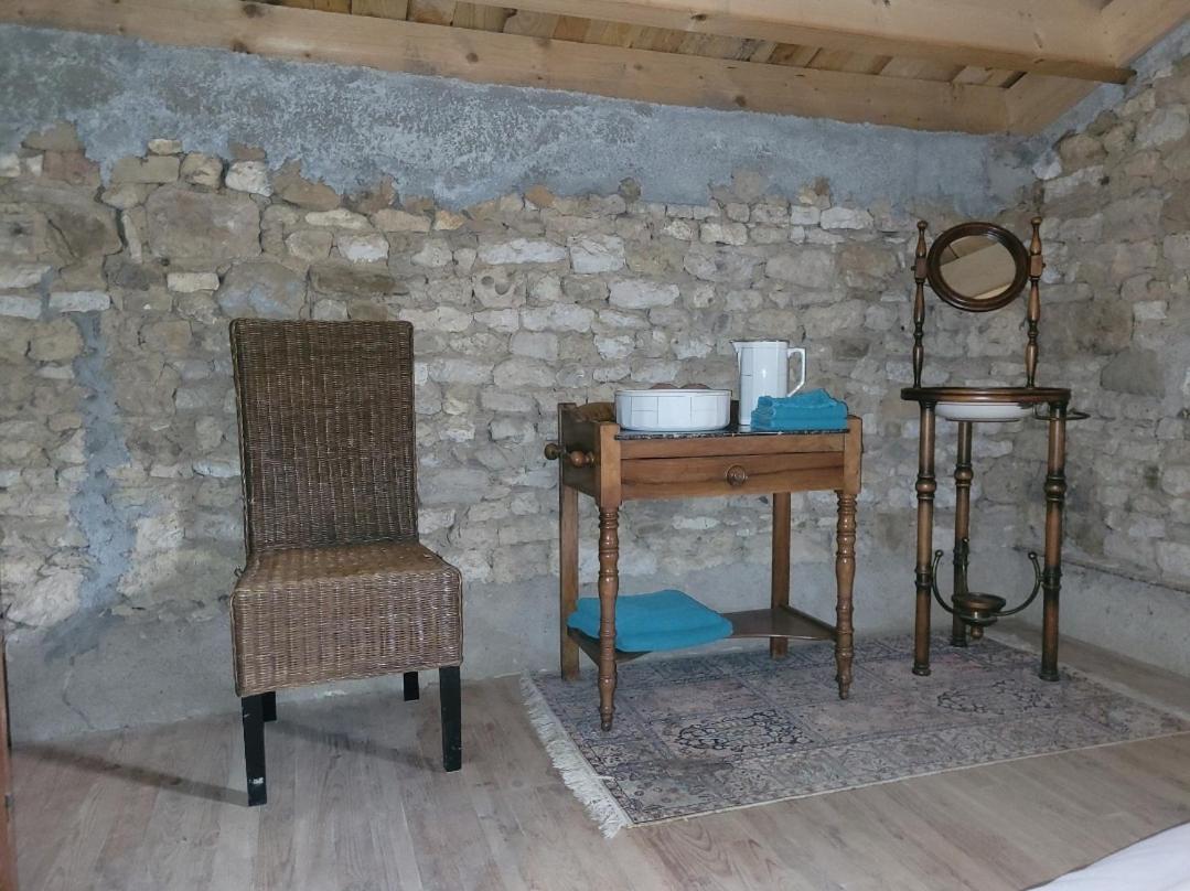 Nuit Insolite, Chambre Au Dessus D'Une Etable La Chapelle-Themer Eksteriør bilde